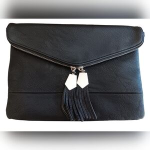 Urban Expressions clutch/crossbody